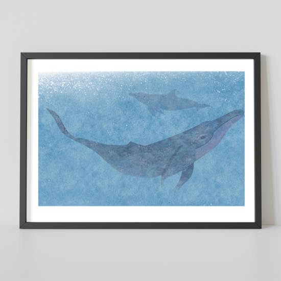 Dauphins dans l'eau bleue