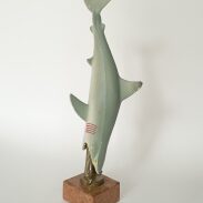 Figurine de requin blanc