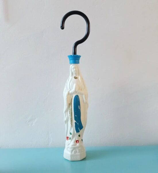 statue de la Vierge Marie en umbrella
