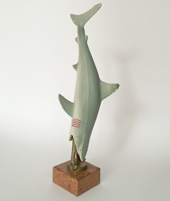 Figurine de requin blanc